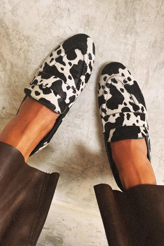 Scarpe plus size con punta arrotondata e stampa muccata di Valentina Lo Bello