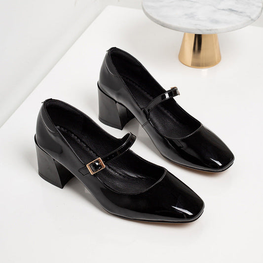Eleganti décolleté in vernice di Valentina Lo Bello