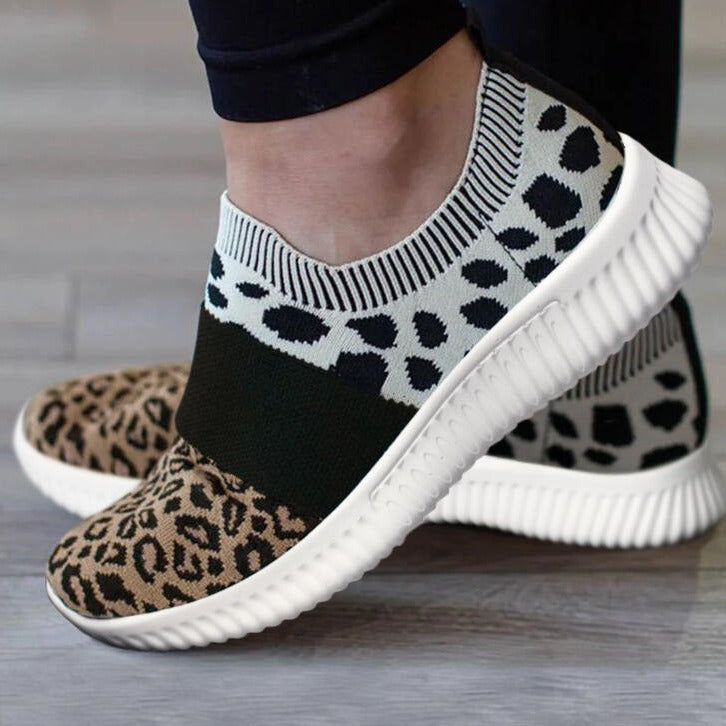 Sneakers slip-on in maglia leopardata di Valentina Lo Bello