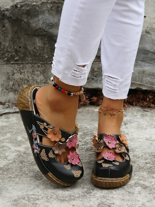Sandali con punta tonda modello Valentina Lo Bello in stile boho floreale