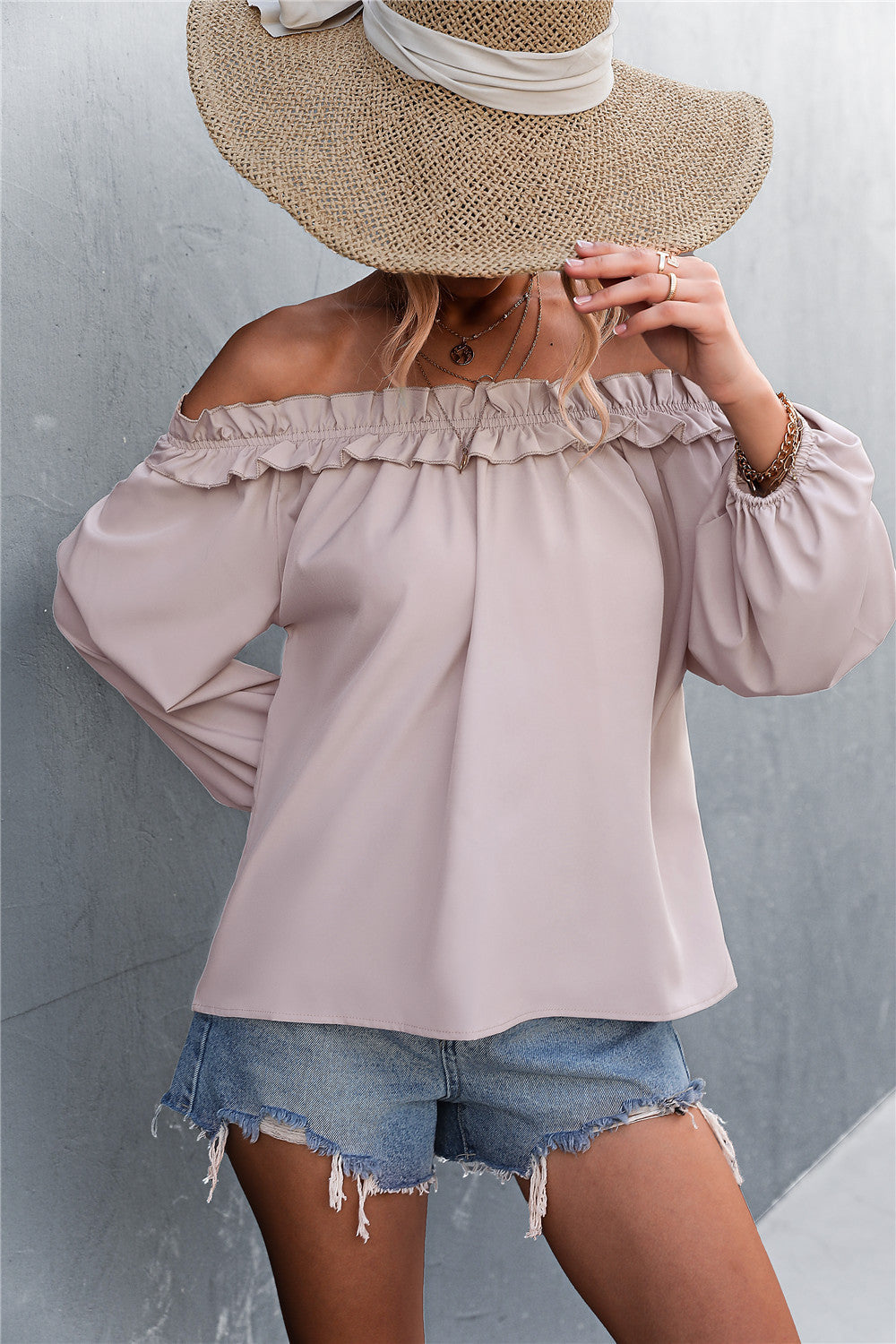 Elegante top a spalle scoperte con maniche a lanterna di Valentina Lo Bello