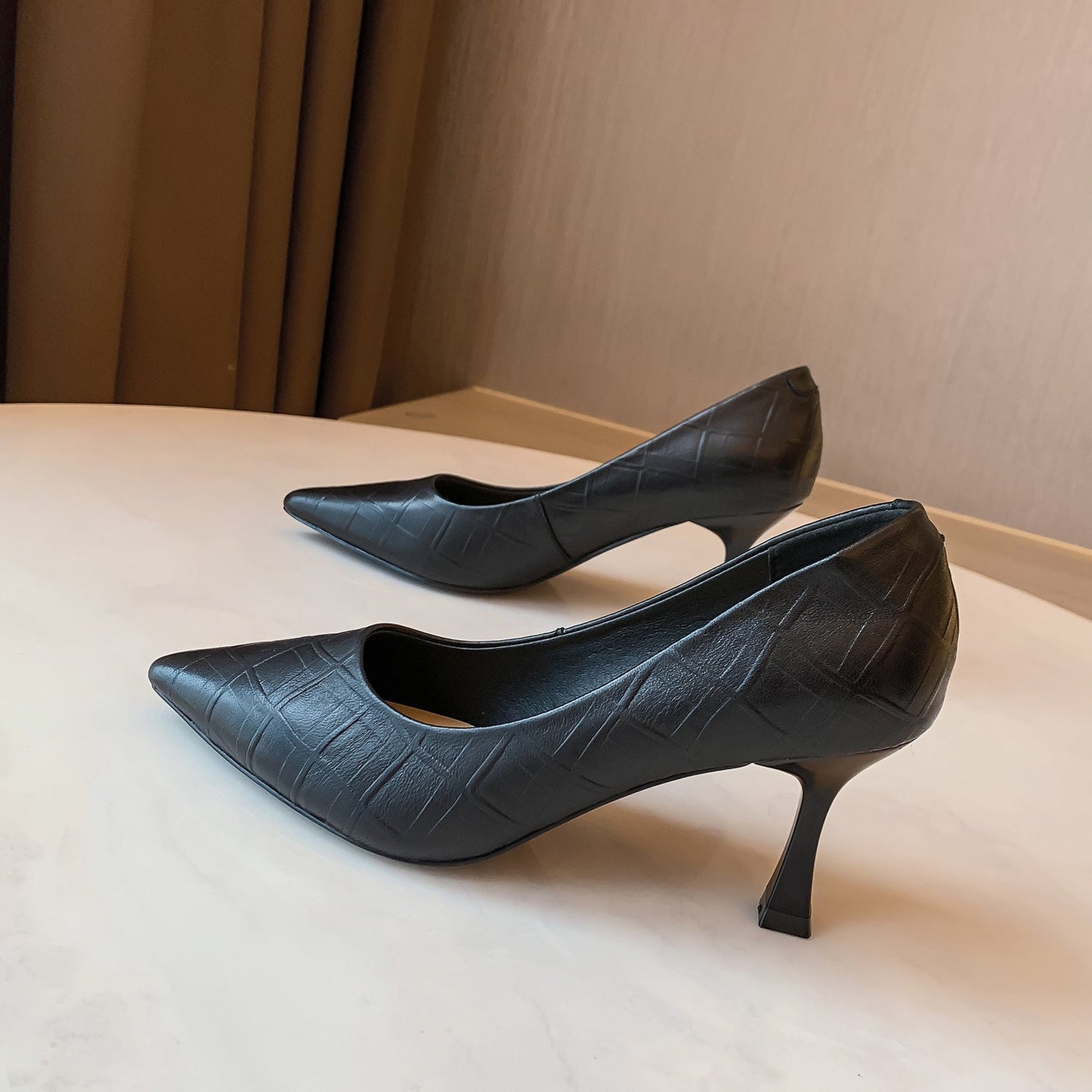 Eleganti décolleté a punta in montone di Valentina Lo Bello