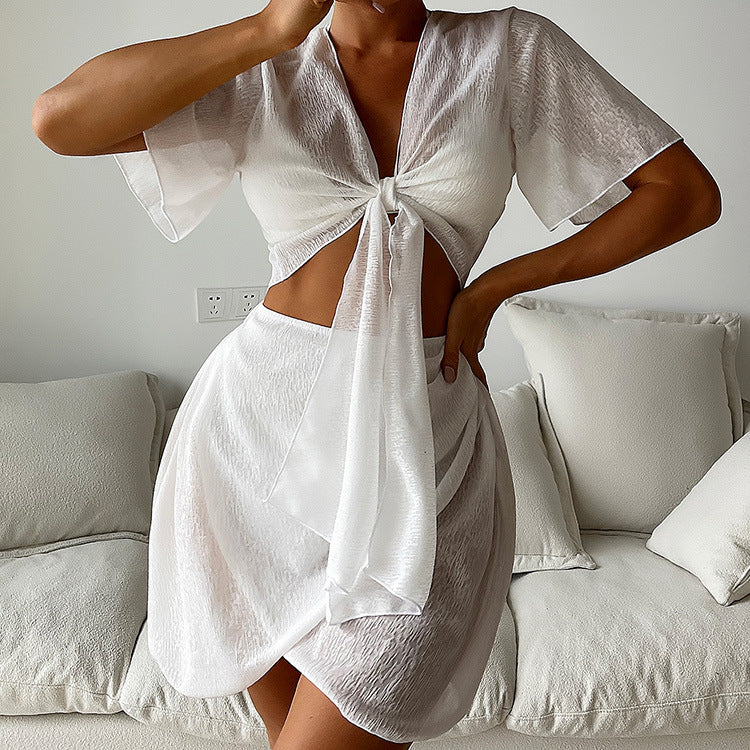 Elegante bikini bianco con spacco laterale di Valentina Lo Bello