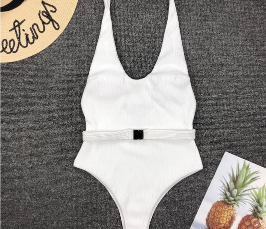 Elegante costume intero con cintura di Valentina Lo Bello