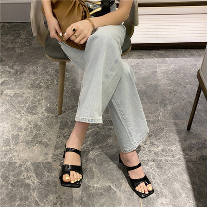 Eleganti sandali con tacco grosso di Valentina Lo Bello