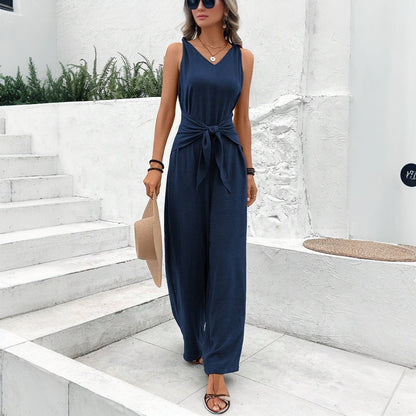 Elegante tuta intera senza maniche di Valentina Lo Bello, colore blu scuro.