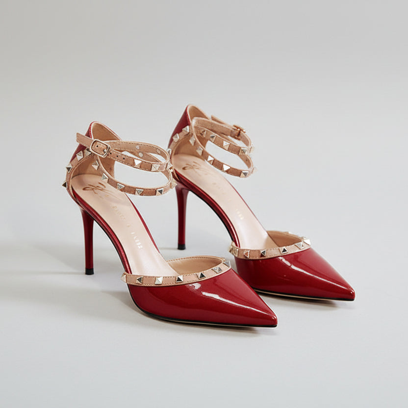 Eleganti décolleté con rivetti di Valentina Lo Bello