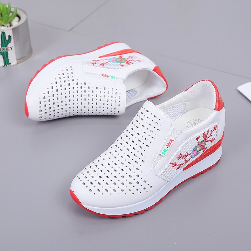 Mocassini slip-on ricamati di Valentina Lo Bello