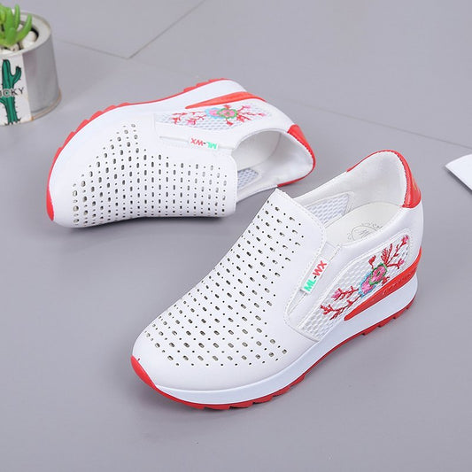 Mocassini slip-on ricamati di Valentina Lo Bello
