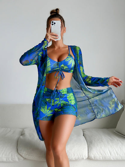 Bikini a tre pezzi con stampa vivace di Valentina Lo Bello