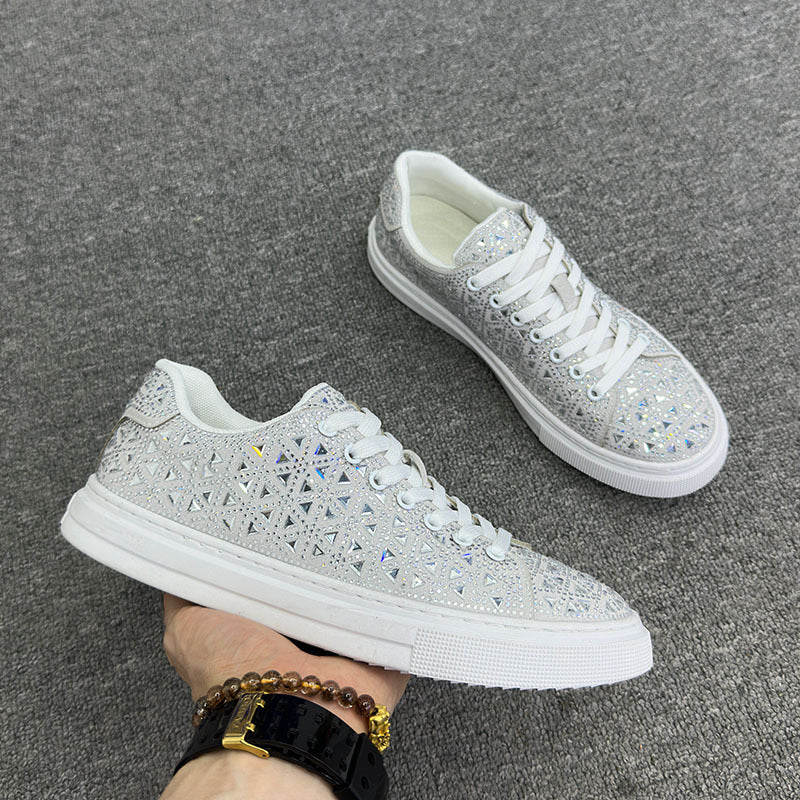Sneakers in camoscio con strass di Valentina Lo Bello