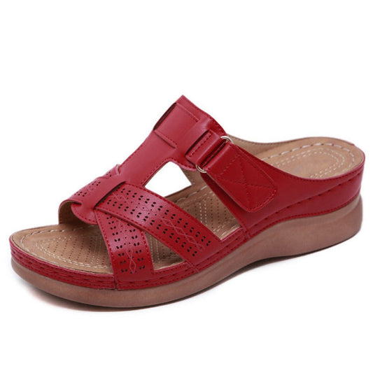 Sandali da donna vintage con zeppa Valentina Lo Bello, modello slip-on.