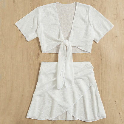 Elegante bikini bianco con spacco laterale di Valentina Lo Bello