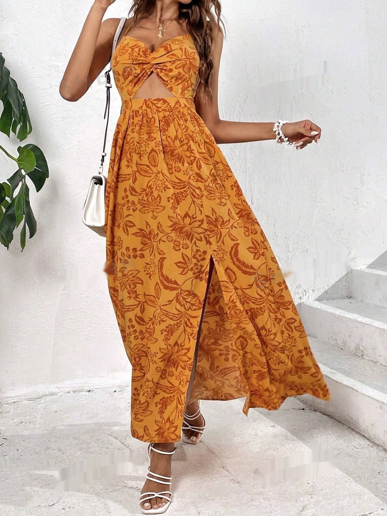 Elegante abito midi plissettato con scollo all'americana di Valentina Lo Bello