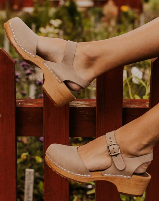 Eleganti sandali con plateau di Valentina Lo Bello