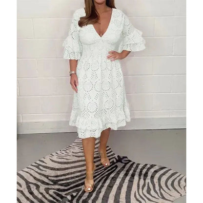 Elegante abito con scollo a V ricamato di Valentina Lo Bello
