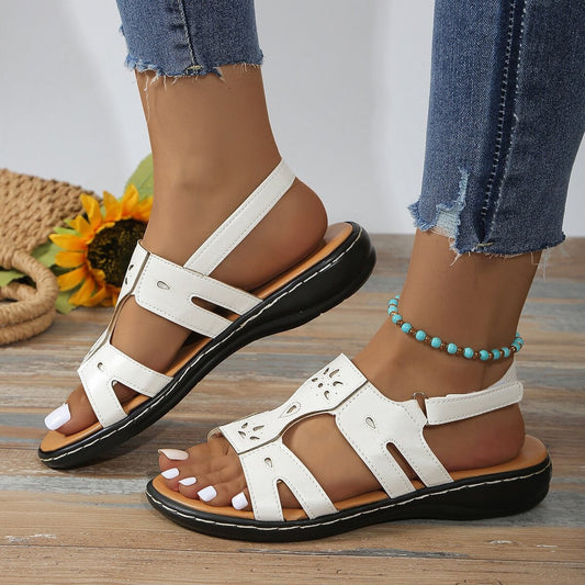 Eleganti sandali con plateau e chiusura a velcro di Valentina Lo Bello