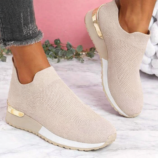 Eleganti sneakers slip-on in mesh di Valentina Lo Bello