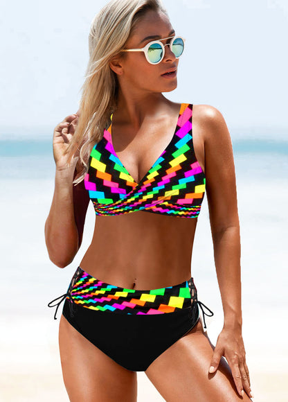 Bikini a vita alta dai colori vivaci di Valentina Lo Bello
