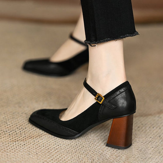 Eleganti scarpe con tacco grosso a punta quadrata di Valentina Lo Bello